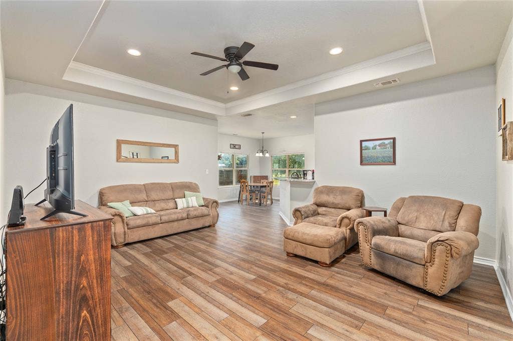 5407 Arrowhead Drive, Granbury, TX 76048 5407 Arrowhead Drive, Granbury, TX 76048