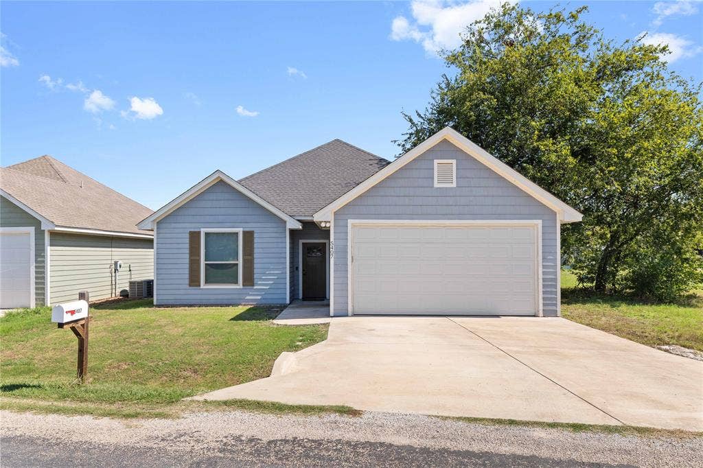5407 Arrowhead Drive, Granbury, TX 76048 5407 Arrowhead Drive, Granbury, TX 76048