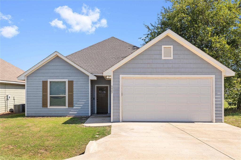 5407 Arrowhead Drive, Granbury, TX 76048 5407 Arrowhead Drive, Granbury, TX 76048