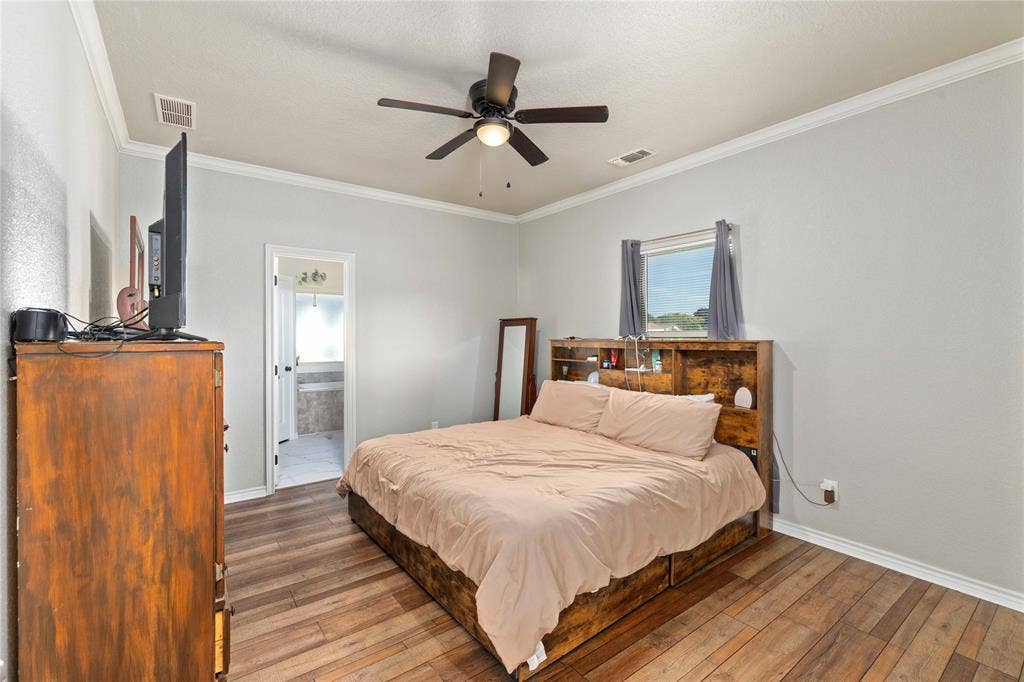 5407 Arrowhead Drive, Granbury, TX 76048 Master Bedroom