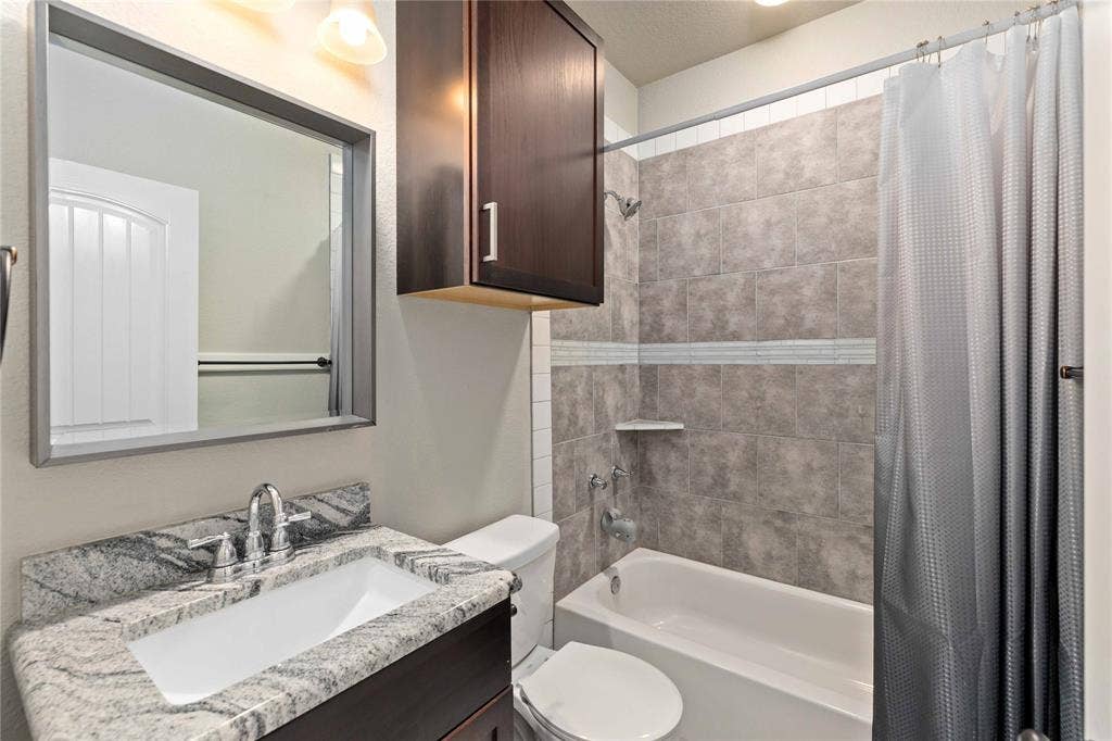 5407 Arrowhead Drive, Granbury, TX 76048 5407 Arrowhead Drive, Granbury, TX 76048
