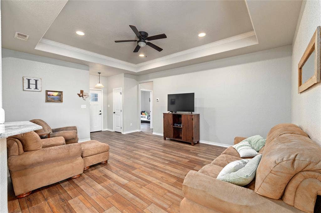 5407 Arrowhead Drive, Granbury, TX 76048 5407 Arrowhead Drive, Granbury, TX 76048