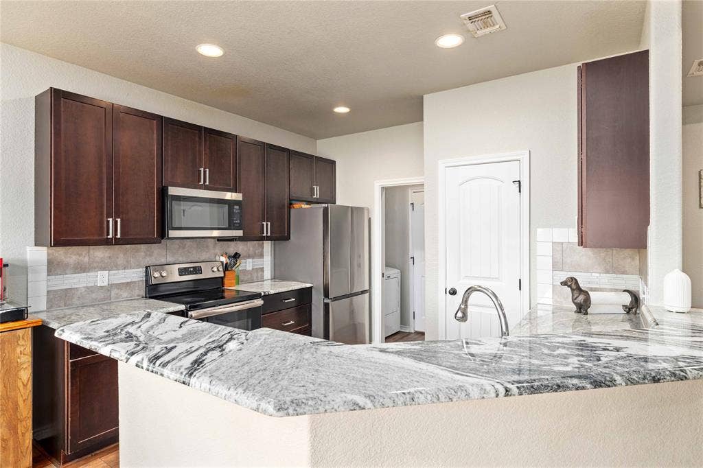 5407 Arrowhead Drive, Granbury, TX 76048 5407 Arrowhead Drive, Granbury, TX 76048