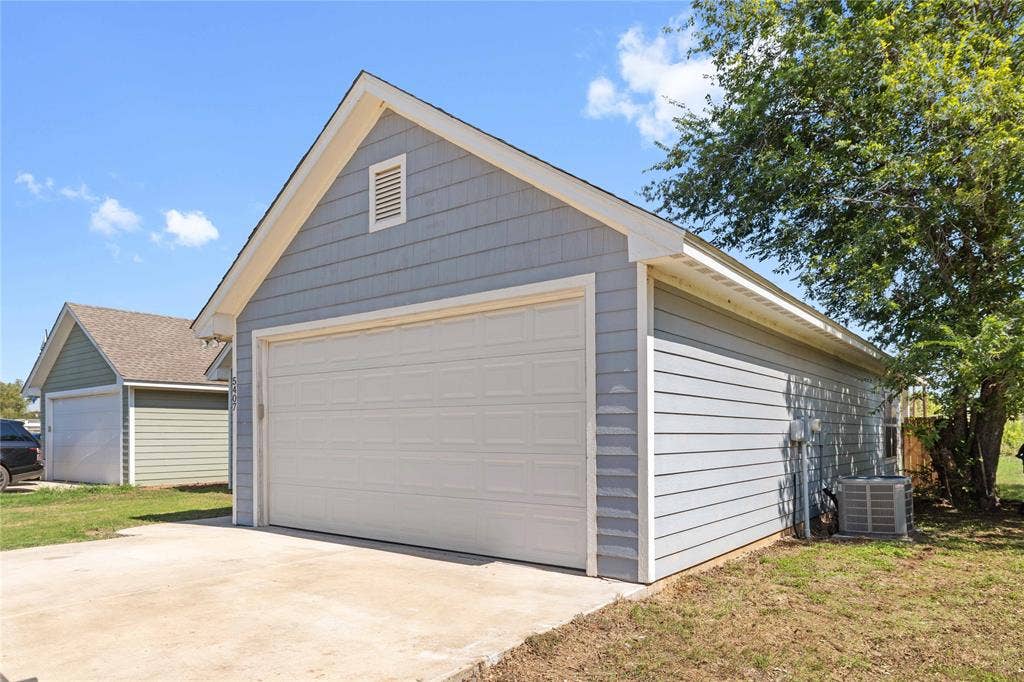 5407 Arrowhead Drive, Granbury, TX 76048 5407 Arrowhead Drive, Granbury, TX 76048