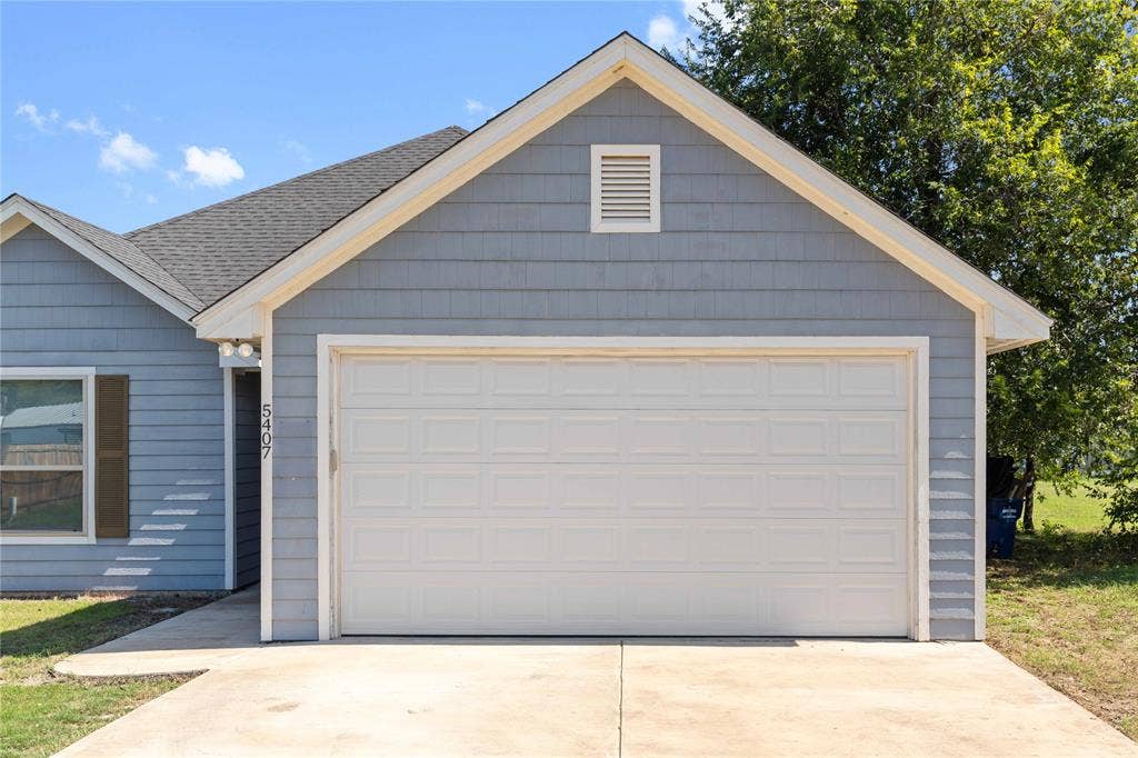 5407 Arrowhead Drive, Granbury, TX 76048 5407 Arrowhead Drive, Granbury, TX 76048