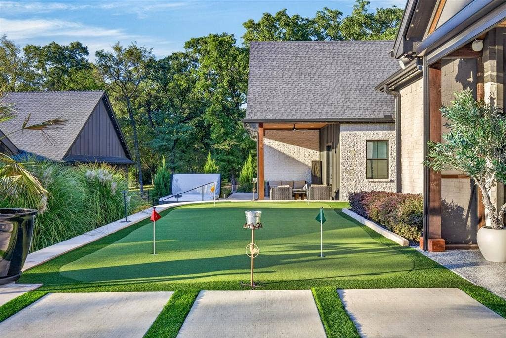 104 Oakbend Trail, Mabank, TX 75147 Four-hole putting green offers another recreational feature just steps from the main home.