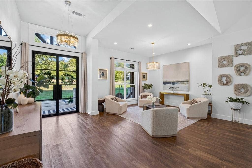 104 Oakbend Trail, Mabank, TX 75147 Grand entryway with soaring ceilings, elegant chandelier, and a welcoming sitting area or formal dining space.