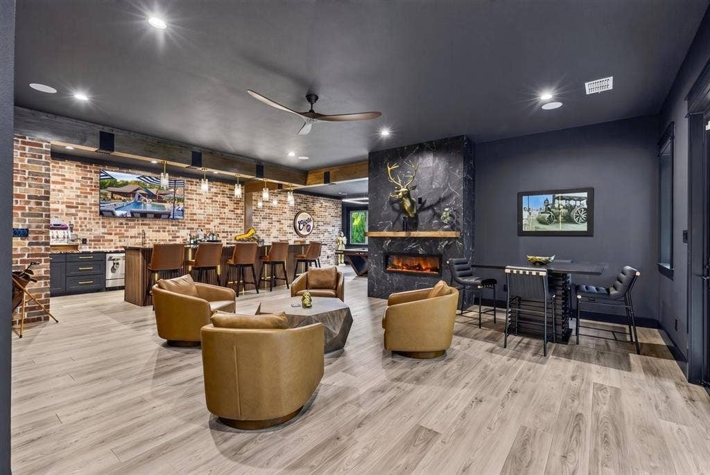 104 Oakbend Trail, Mabank, TX 75147 Detached lounge room featuring a full bar, fireplace, lounge seating, and game room.
