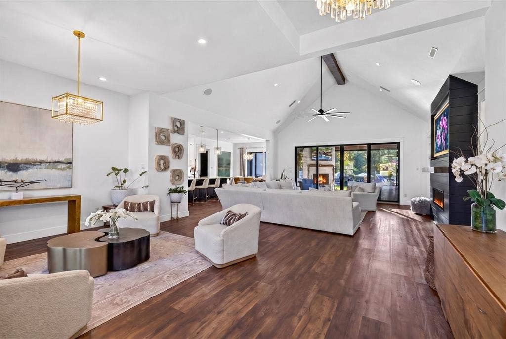 104 Oakbend Trail, Mabank, TX 75147 Vaulted ceilings, abundant natural light, and sliding glass doors overlooking the outdoor living areas.