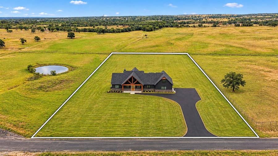 Property photo for 1036 Monarch Court, Poolville, TX