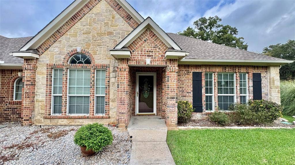 115 Meadowood Road, Enchanted Oaks, TX 75156 115 Meadowood Road, Enchanted Oaks, TX 75156