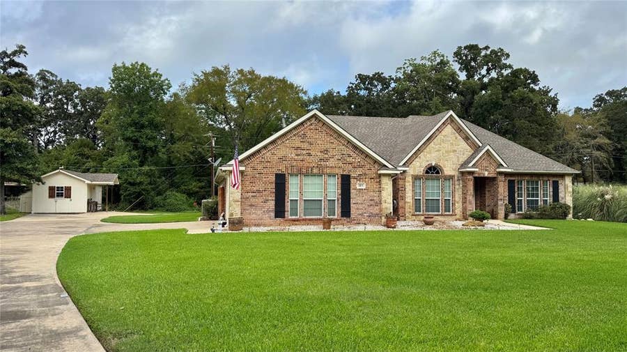 Property photo for 115 Meadowood Road, Enchanted Oaks, TX