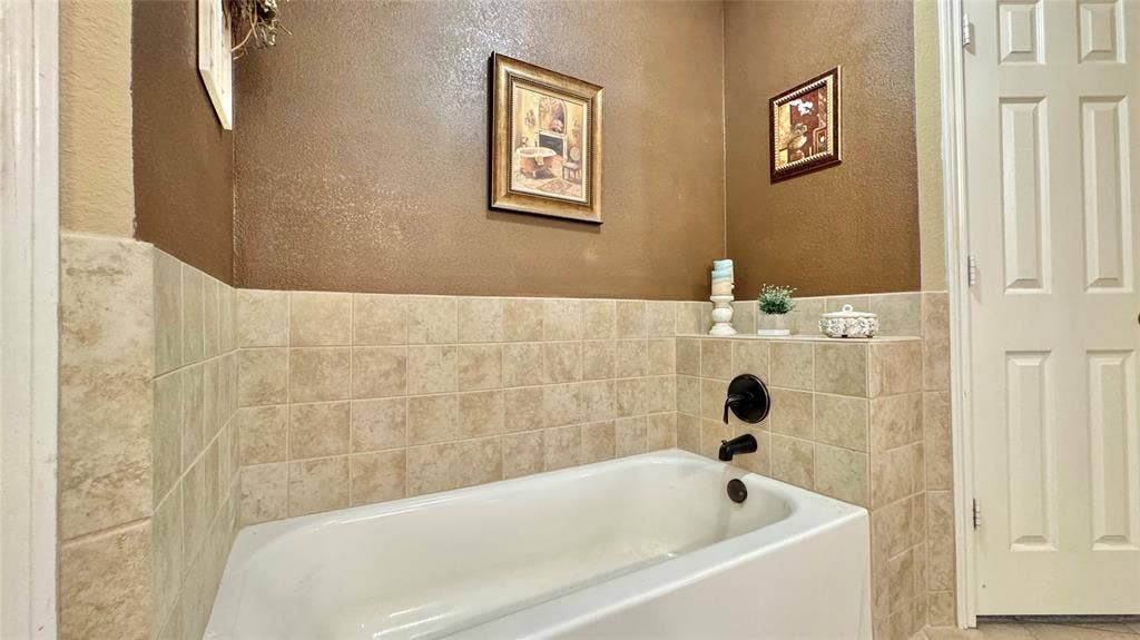 115 Meadowood Road, Enchanted Oaks, TX 75156 115 Meadowood Road, Enchanted Oaks, TX 75156