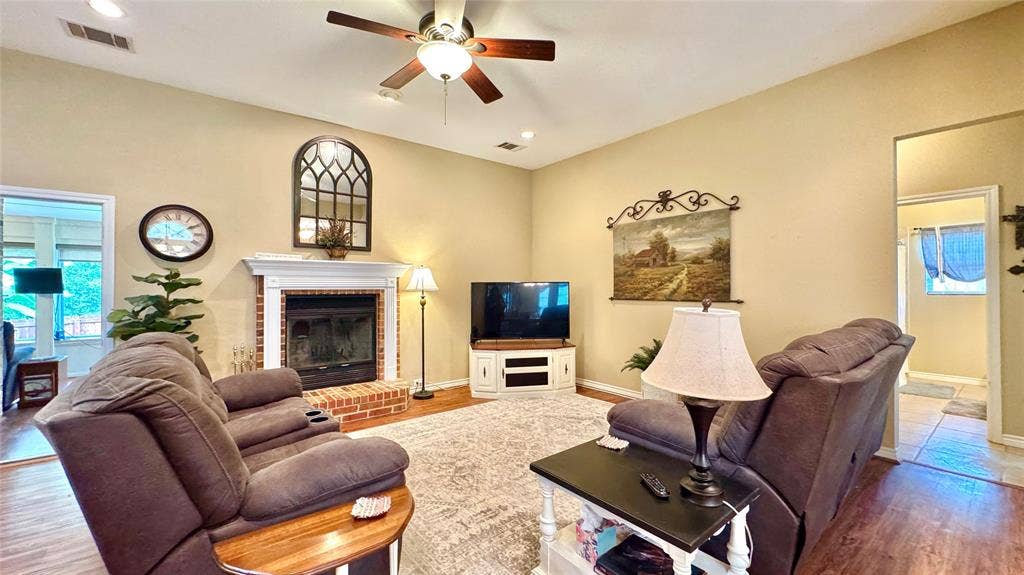 115 Meadowood Road, Enchanted Oaks, TX 75156 115 Meadowood Road, Enchanted Oaks, TX 75156