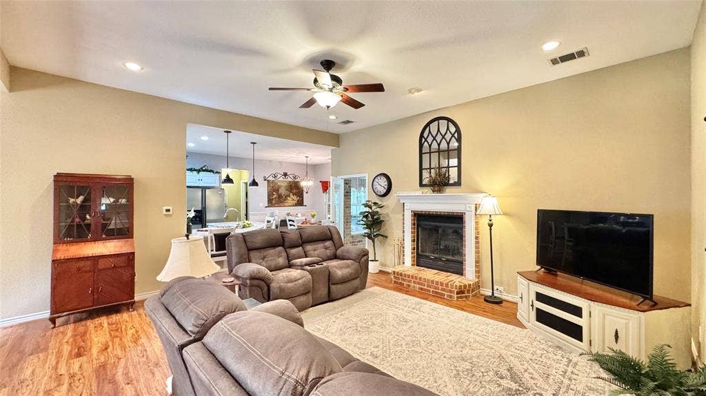 115 Meadowood Road, Enchanted Oaks, TX 75156 115 Meadowood Road, Enchanted Oaks, TX 75156