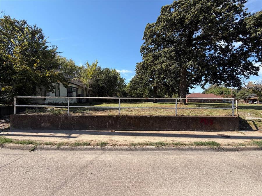 Property photo for 3915 Malcolm X Boulevard, Dallas, TX