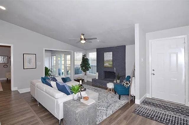 3105 Medina Street, Irving, TX 75061 3105 Medina Street, Irving, TX 75061