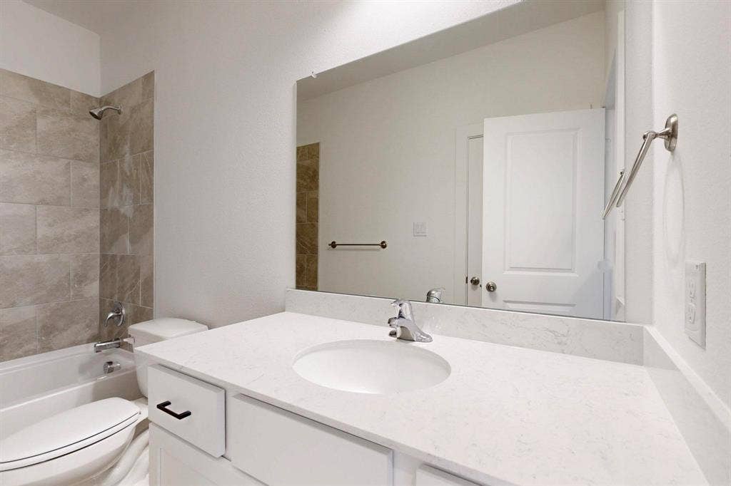 1504 Starlight Trail, Mesquite, TX 75181 Bathroom featuring vanity and bathing tub / shower combination
