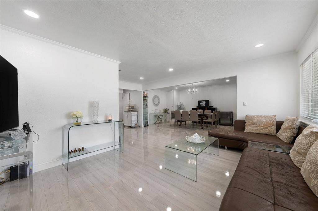 2546 Havenhurst Street, Farmers Branch, TX 75234 2546 Havenhurst Street, Farmers Branch, TX 75234