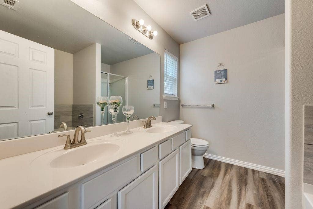 6916 Derbyshire Drive, Fort Worth, TX 76137