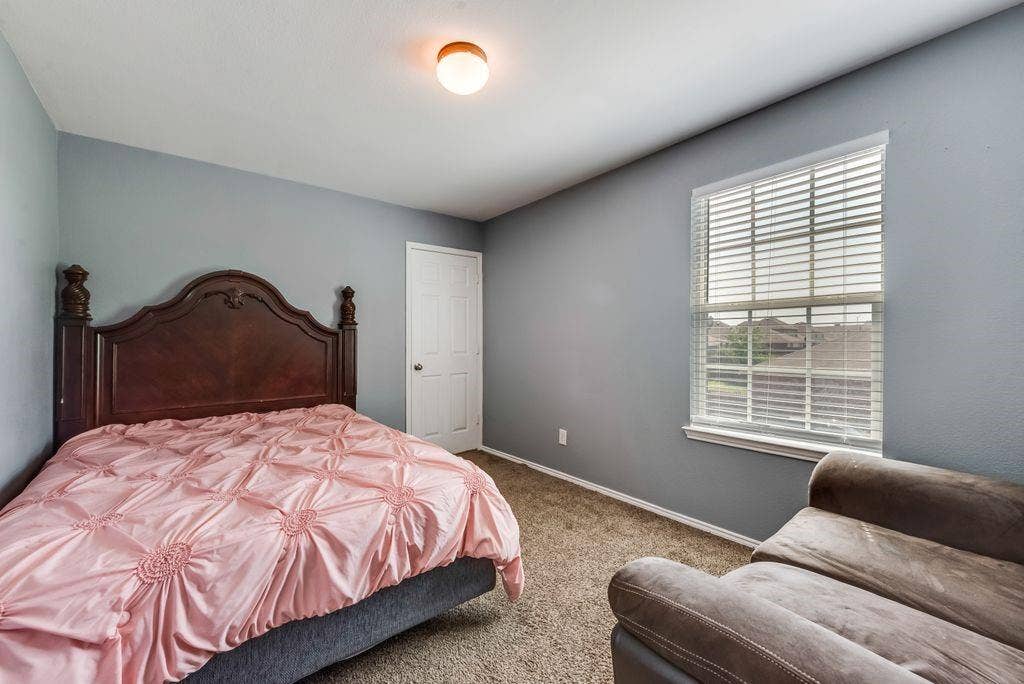 6916 Derbyshire Drive, Fort Worth, TX 76137