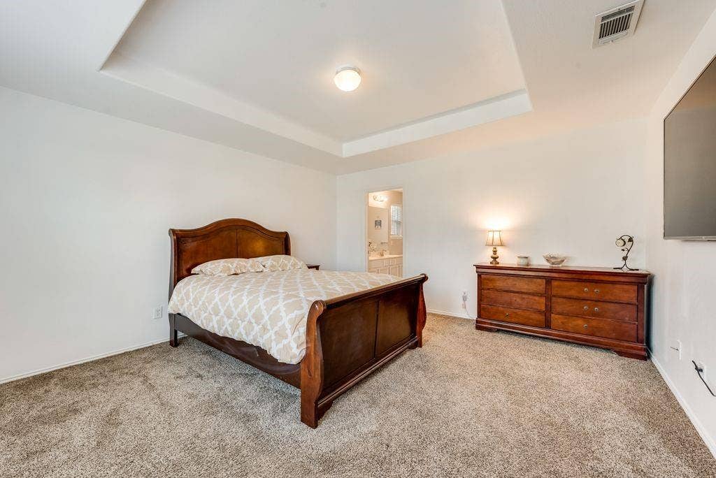 6916 Derbyshire Drive, Fort Worth, TX 76137