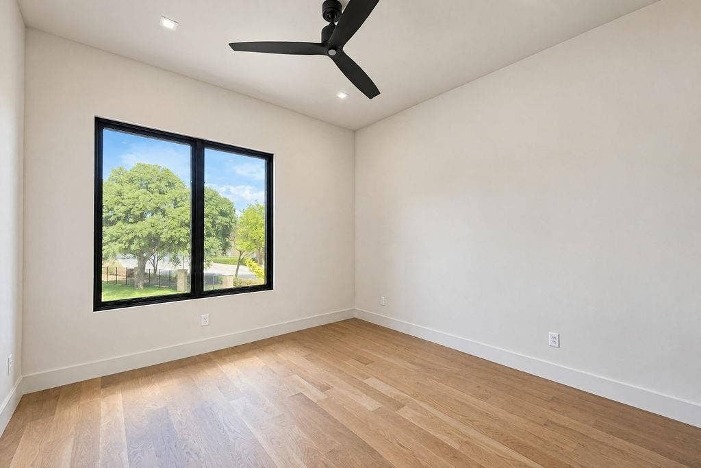 Host family comfortably in a quiet upper bedroom
