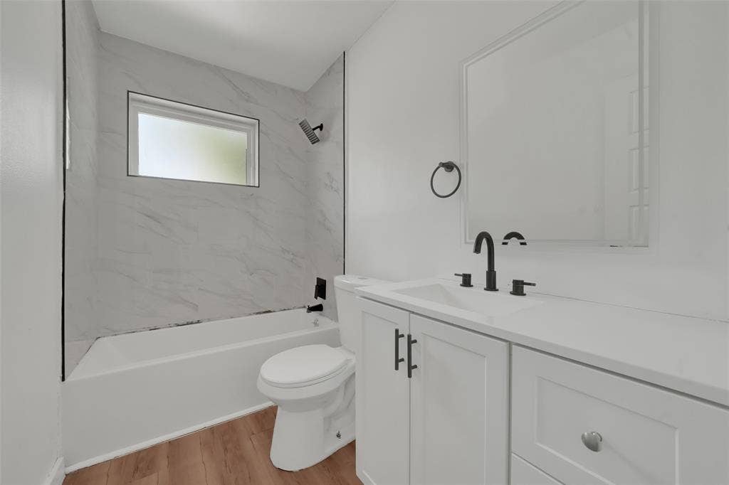 2523 Klondike Drive, Dallas, TX 75228 Bath 1