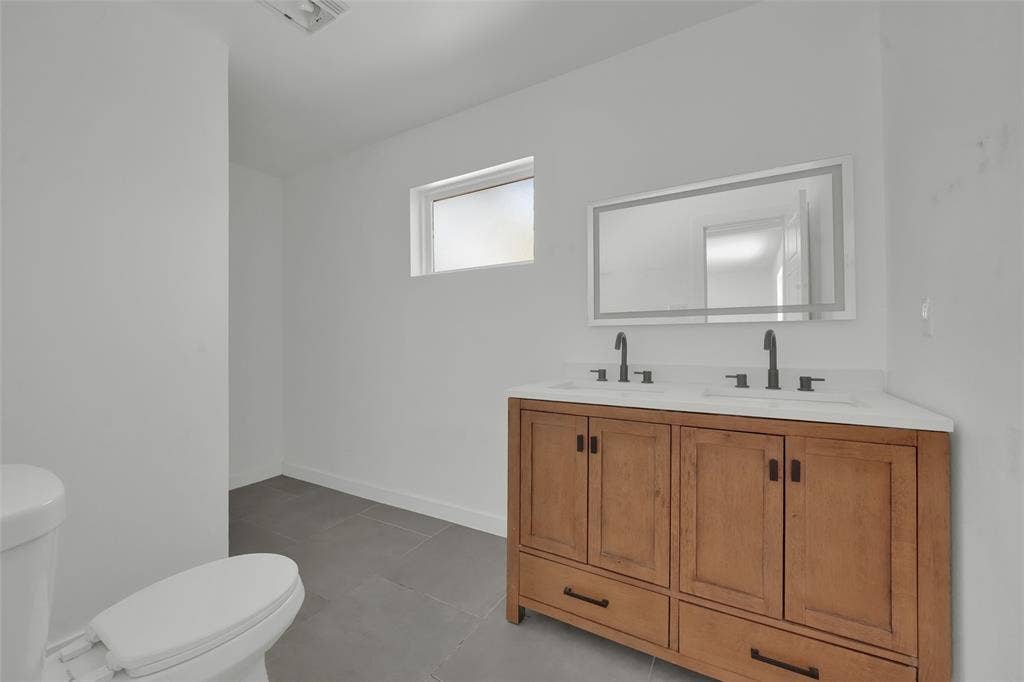 2523 Klondike Drive, Dallas, TX 75228 Master Bath