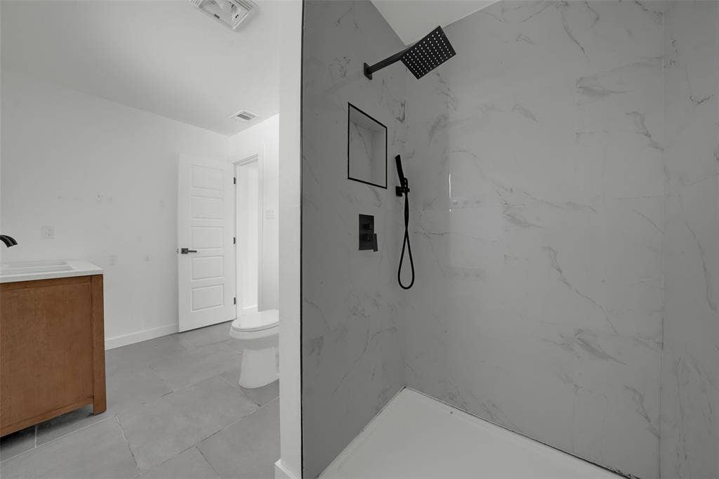 2523 Klondike Drive, Dallas, TX 75228 Master Shower
