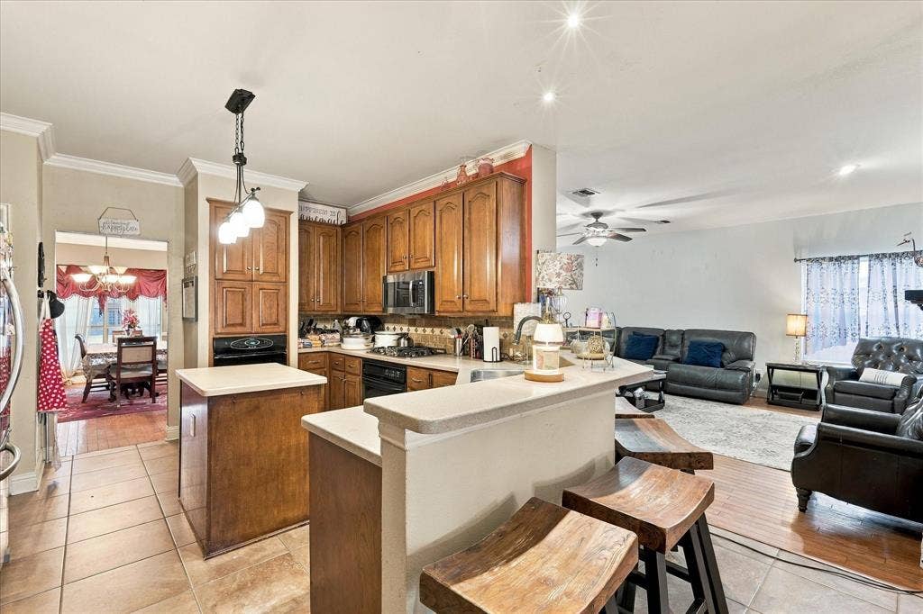 1906 Chapel Cove, Rowlett, TX 75088 Very convenient stool counter seating.