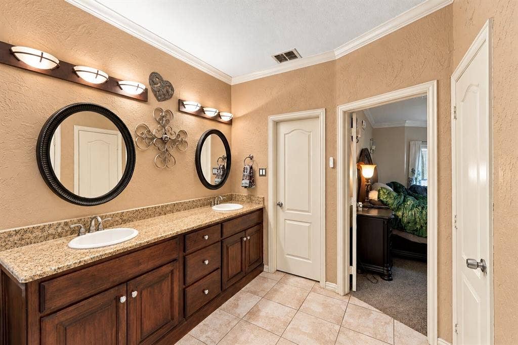1906 Chapel Cove, Rowlett, TX 75088 Second walk-in closet behind closed door.