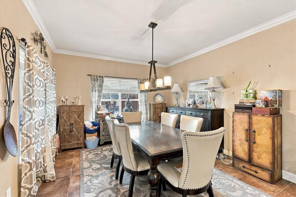 1906 Chapel Cove, Rowlett, TX 75088 Well-lit breakfast area right off the kitchen with room for a buffet!