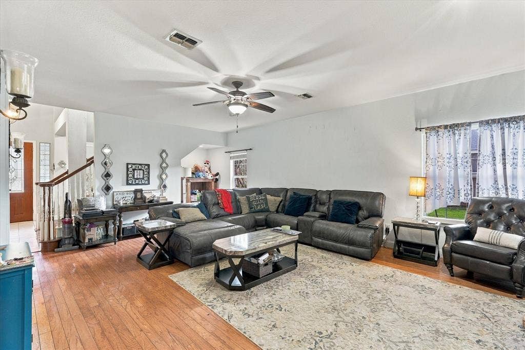 1906 Chapel Cove, Rowlett, TX 75088 Living room large enough to have enough seating for the whole family!