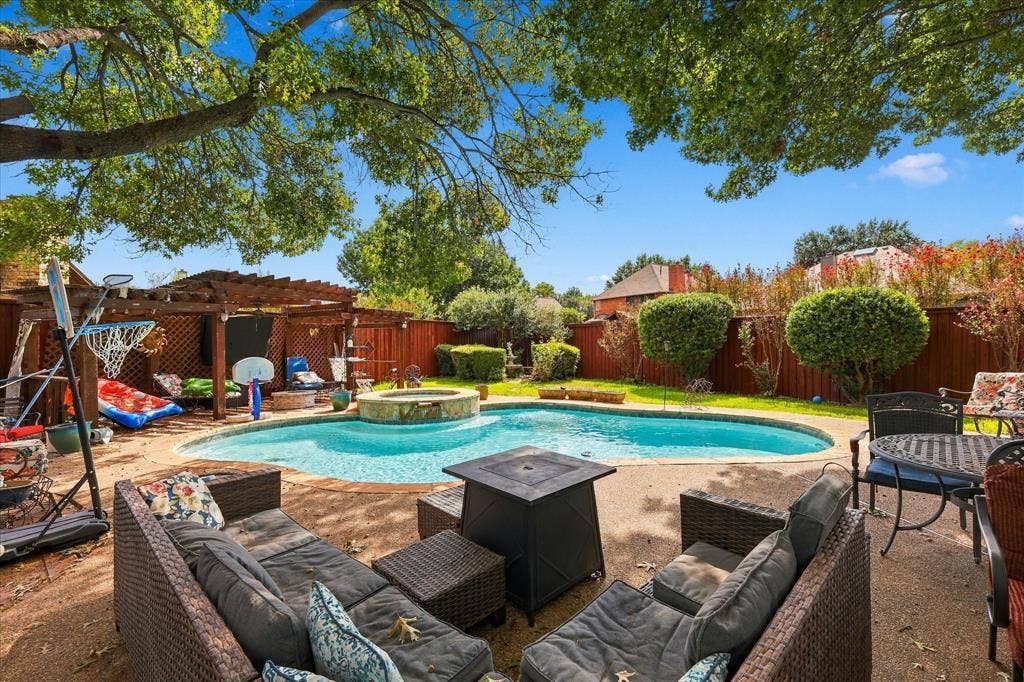 1906 Chapel Cove, Rowlett, TX 75088 1906 Chapel Cove, Rowlett, TX 75088