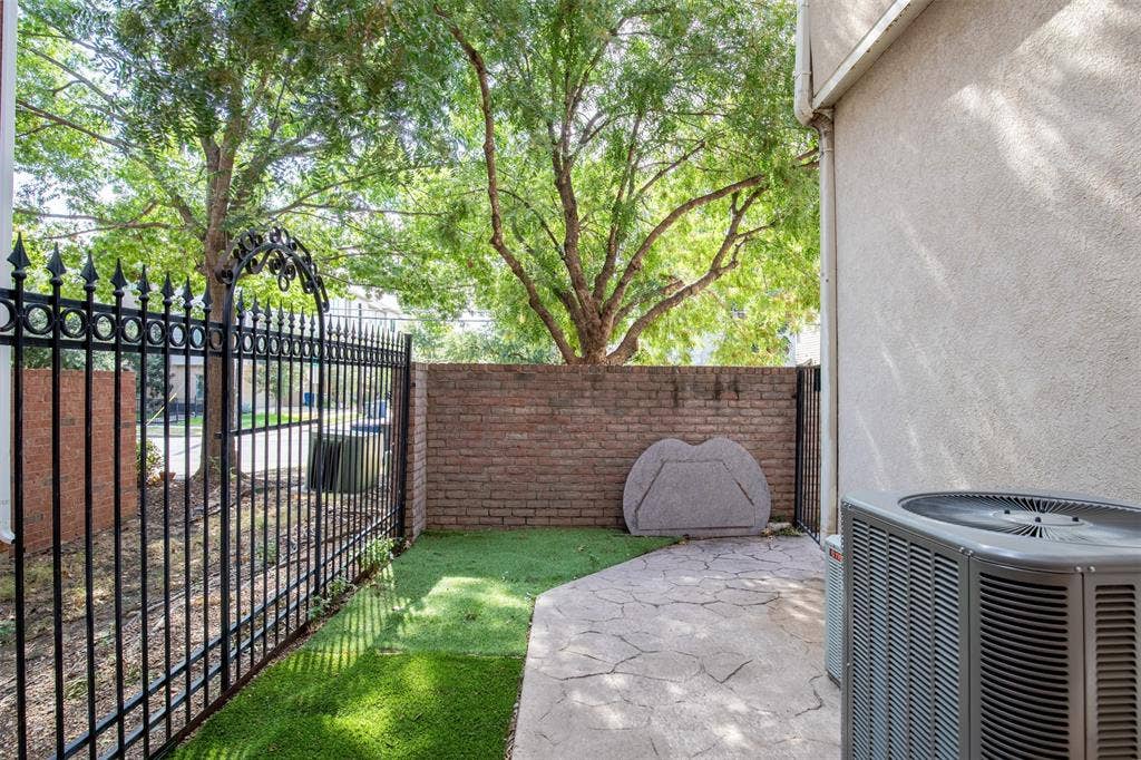 5713 Lewis Street, Dallas, TX 75206 5713 Lewis Street, Dallas, TX 75206