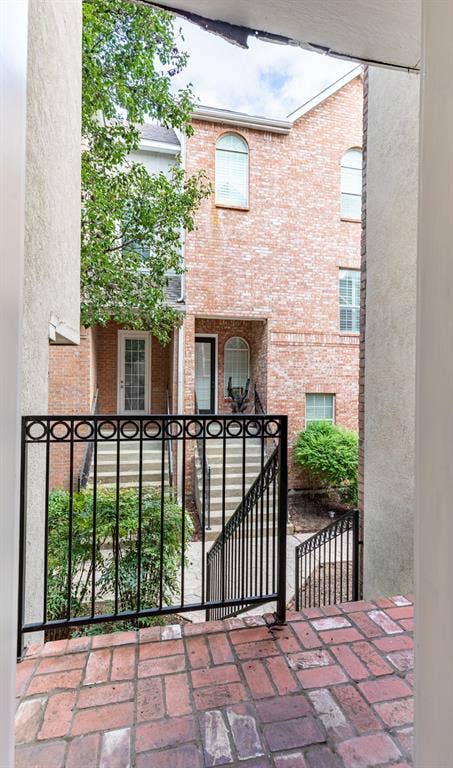 5713 Lewis Street, Dallas, TX 75206 Back entrance with balcony