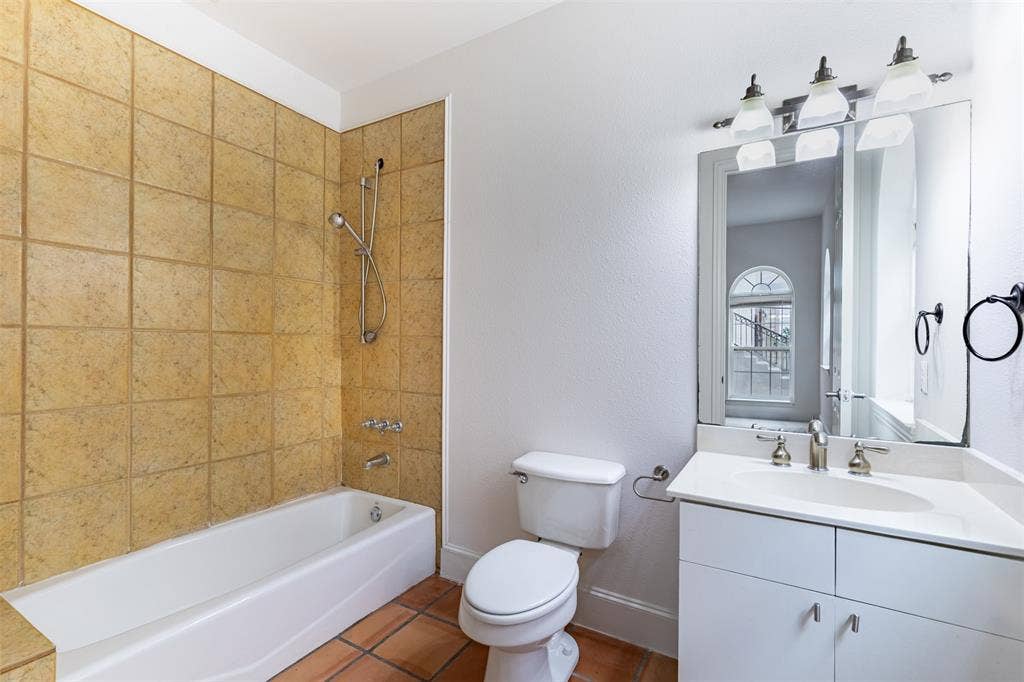 5713 Lewis Street, Dallas, TX 75206 Guest bathroom #1