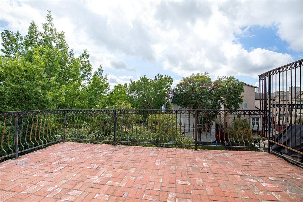 5713 Lewis Street, Dallas, TX 75206 Large terrace off the primary suite