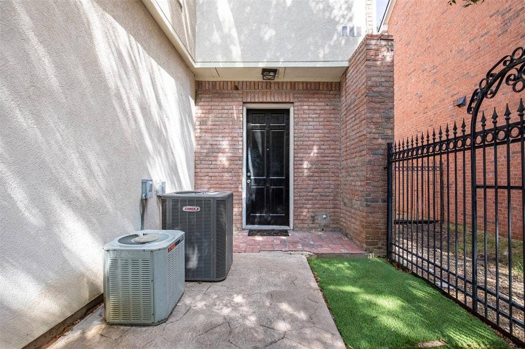 5713 Lewis Street, Dallas, TX 75206 5713 Lewis Street, Dallas, TX 75206