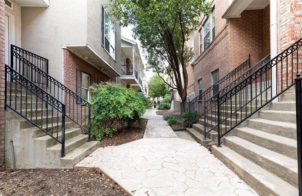 5713 Lewis Street, Dallas, TX 75206 Gated community