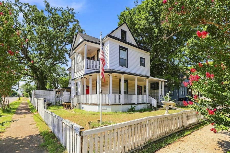 Property photo for 600 W Munson Street, Denison, TX