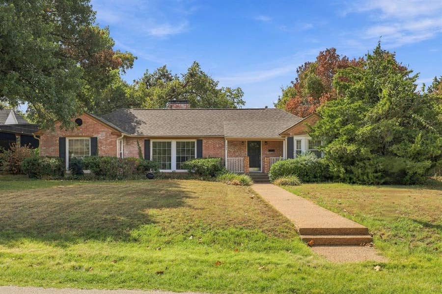 Property photo for 1403 Tranquilla Drive, Dallas, TX