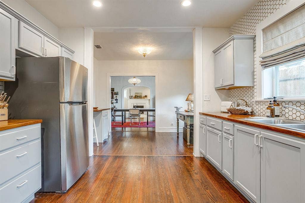 2711 Scott Avenue, Fort Worth, TX 76103 2711 Scott Avenue, Fort Worth, TX 76103