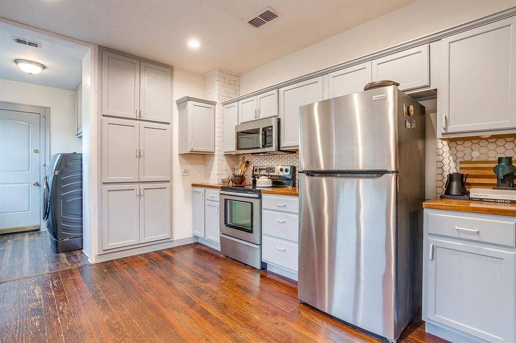 2711 Scott Avenue, Fort Worth, TX 76103 2711 Scott Avenue, Fort Worth, TX 76103