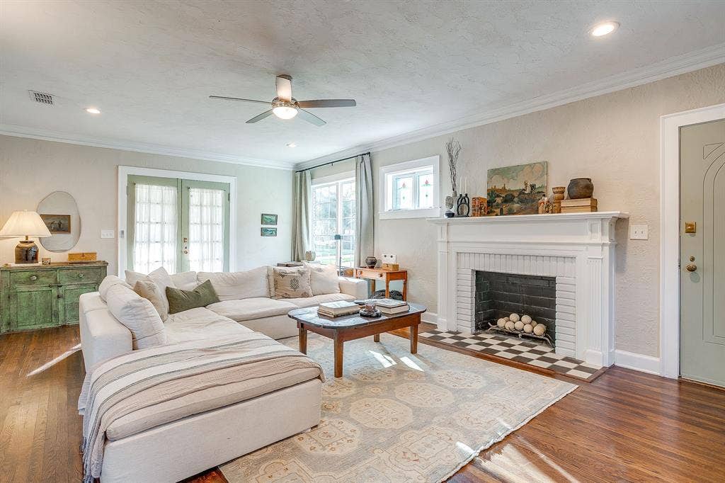 2711 Scott Avenue, Fort Worth, TX 76103 2711 Scott Avenue, Fort Worth, TX 76103
