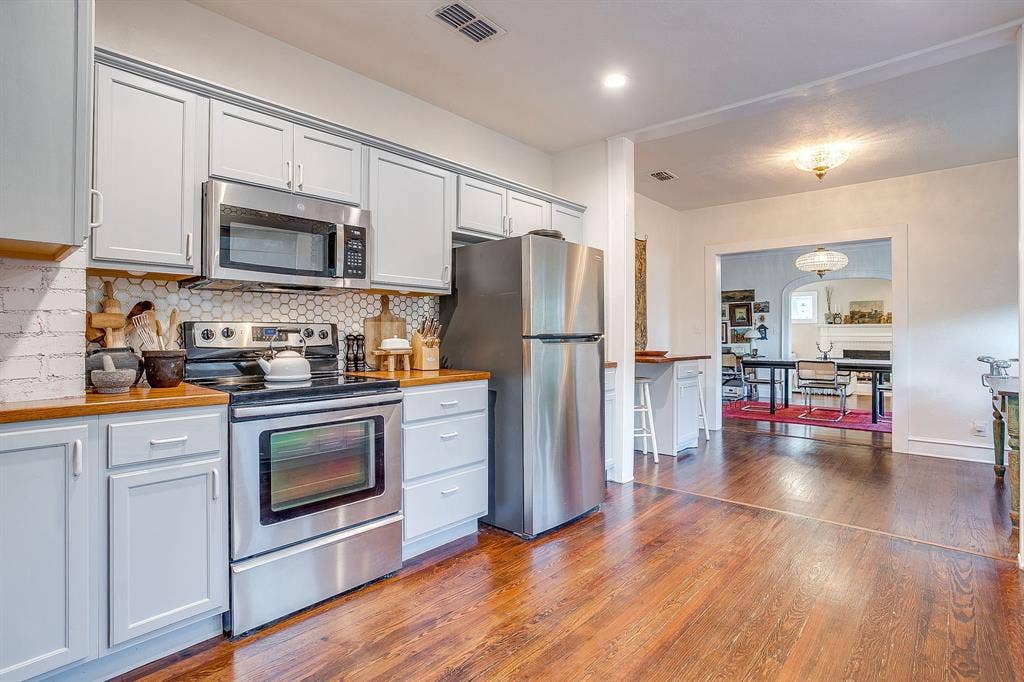 2711 Scott Avenue, Fort Worth, TX 76103 2711 Scott Avenue, Fort Worth, TX 76103