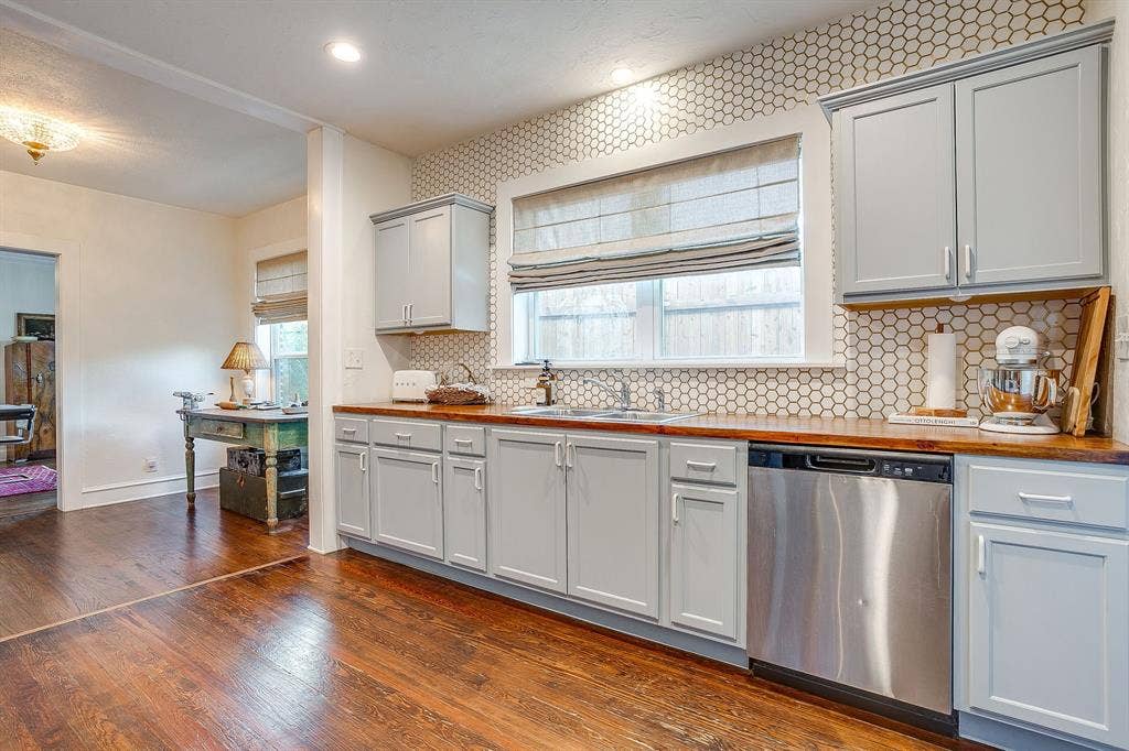 2711 Scott Avenue, Fort Worth, TX 76103 2711 Scott Avenue, Fort Worth, TX 76103