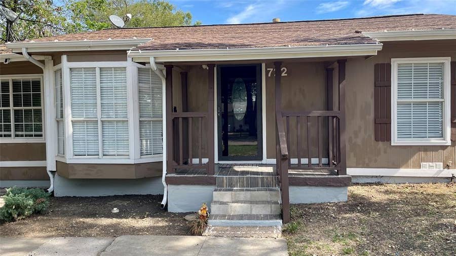 Property photo for 722 Circle Drive, Arlington, TX