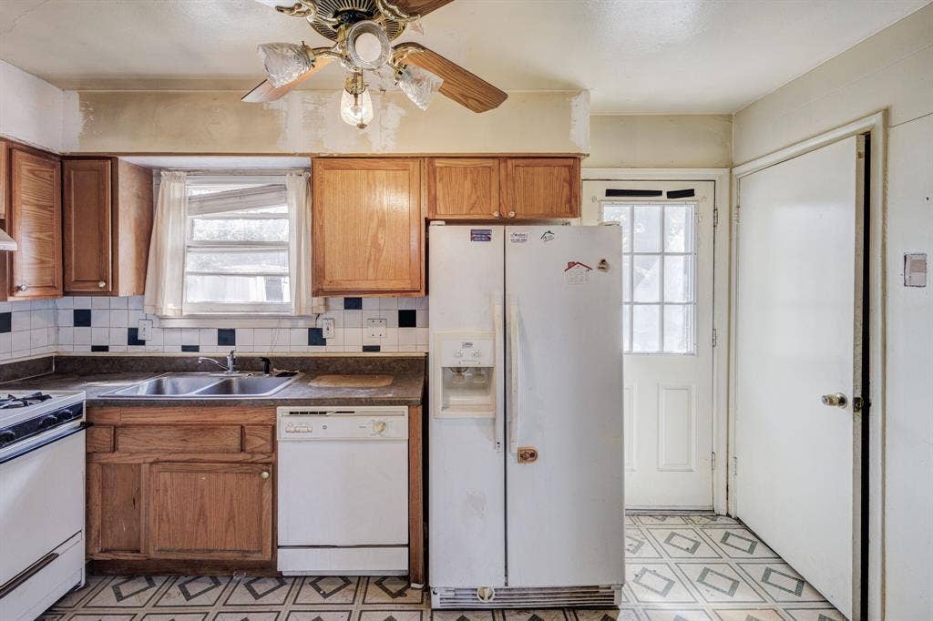 124 Rio Rita Drive, Garland, TX 75040 Kitchen and backdoor area